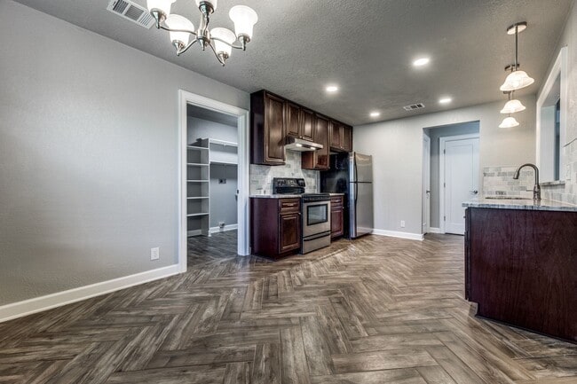 Foto del edificio - 4 Bedroom/2.5 Bath Raintree Subdivision