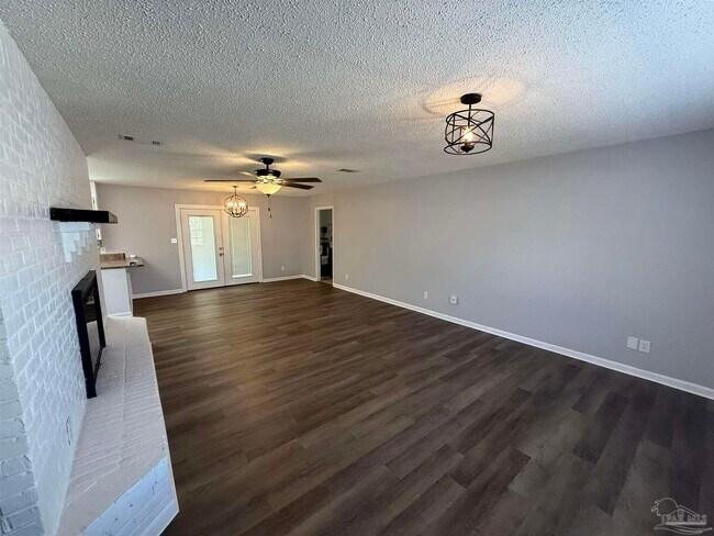 Foto del edificio - 6931 Falcon Dr