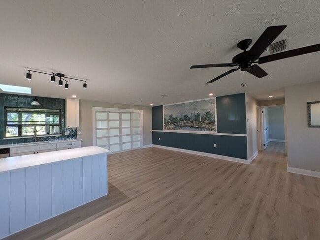 Foto del edificio - Gorgeous 3/2/2 Home, Great Location