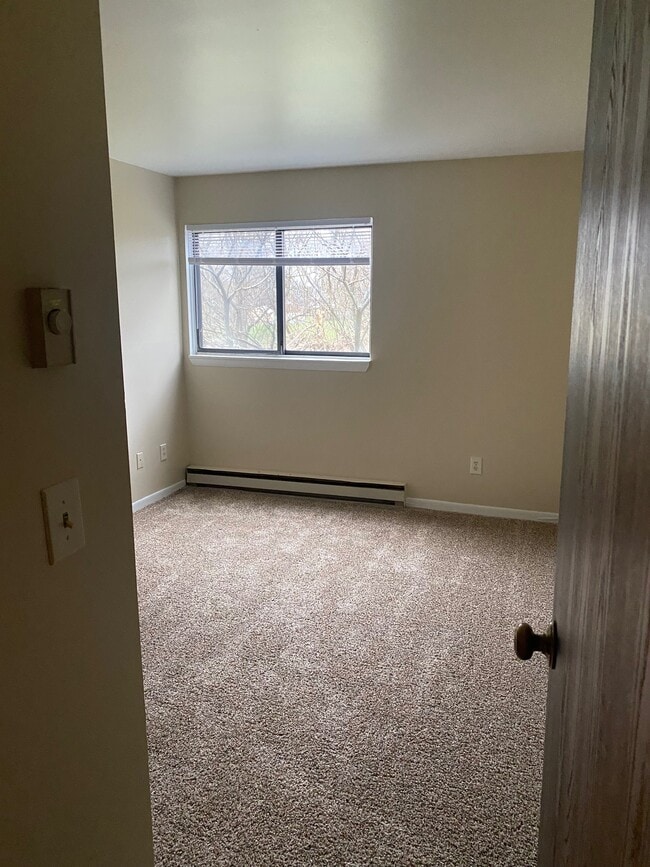 Building Photo - Rolling Meadows