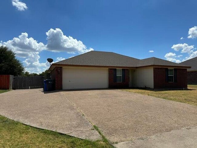 Foto del edificio - 4300 Larry Don Ln
