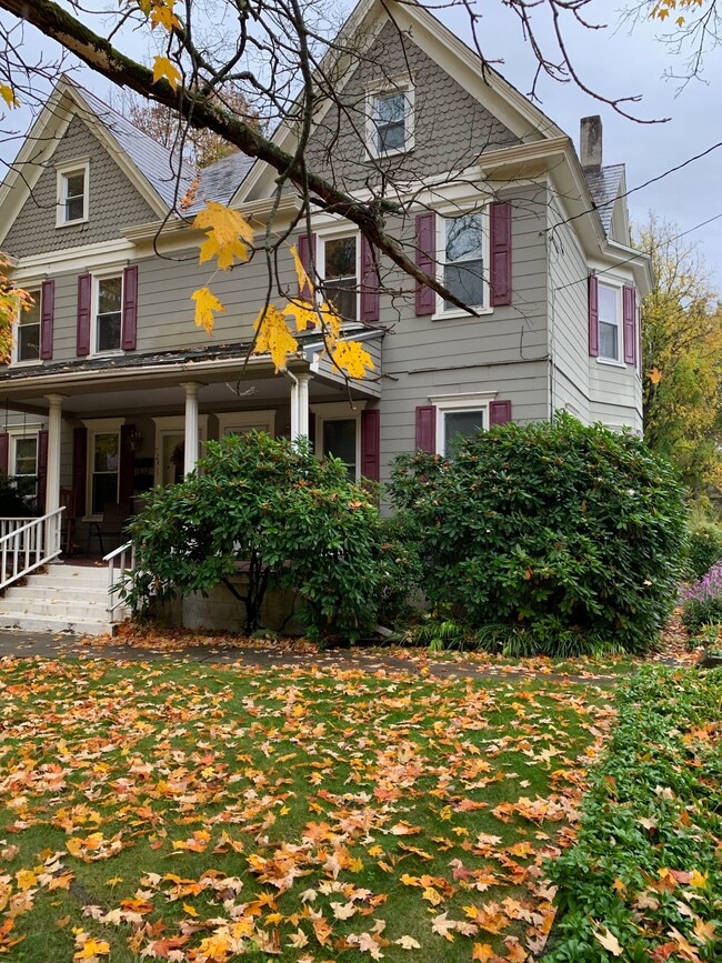Front - 724 Bryant St