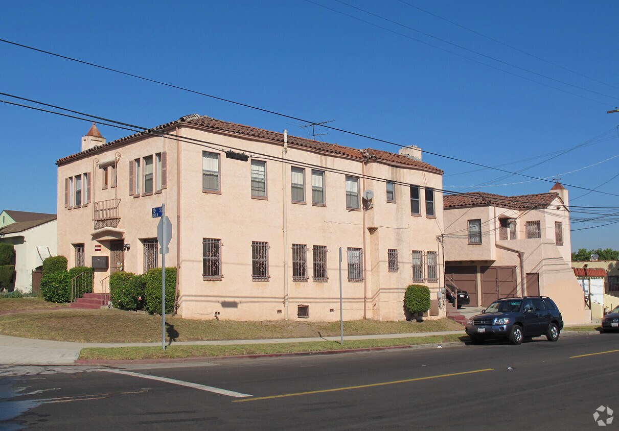 Primary Photo - 2001 W 70th St
