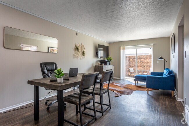 2 habitaciones, 2 baños - 875 pies cuadrados - Tamarack Arms Apartments