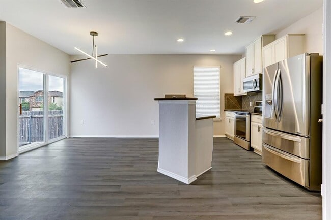 Building Photo - 11108 Helms Deep Dr