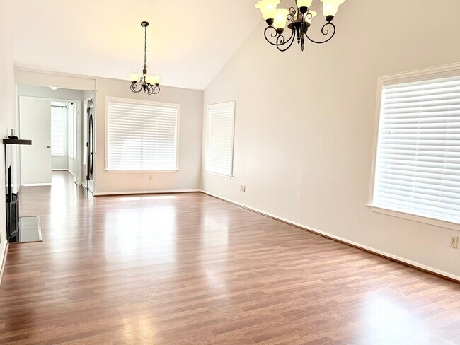 Building Photo - 11633 Village Pl Dr