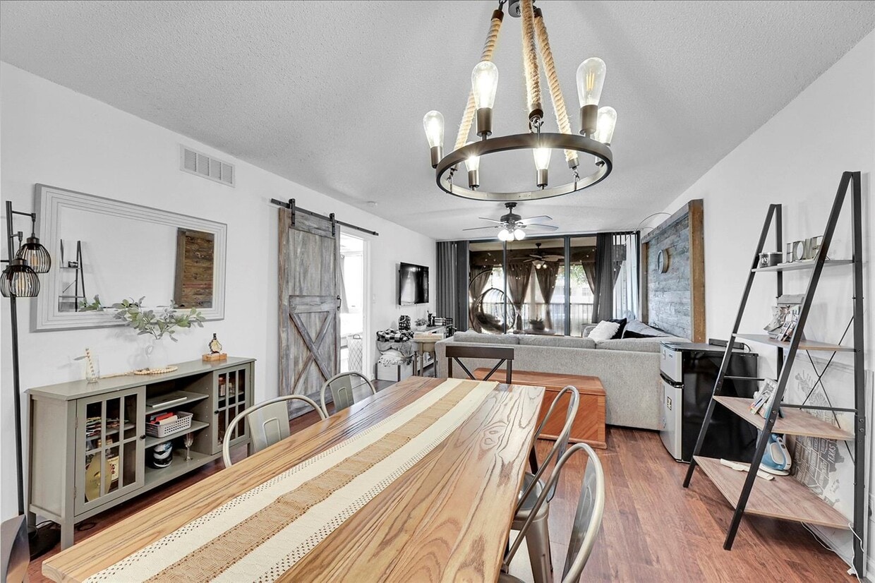 Foto principal - 8592 W Sunrise Blvd