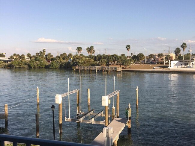 Foto del edificio - 345 Medallion Blvd