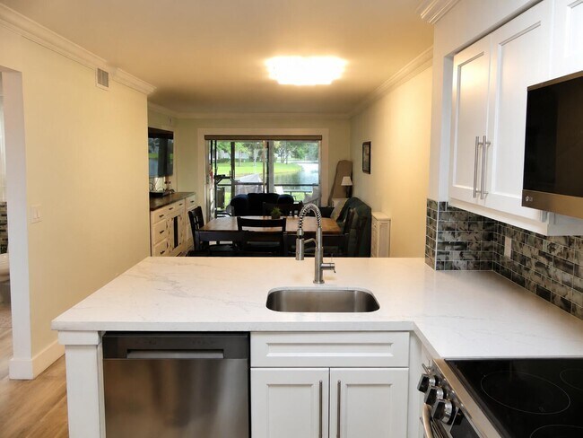 Foto del edificio - 2226 N Cypress Bend Dr