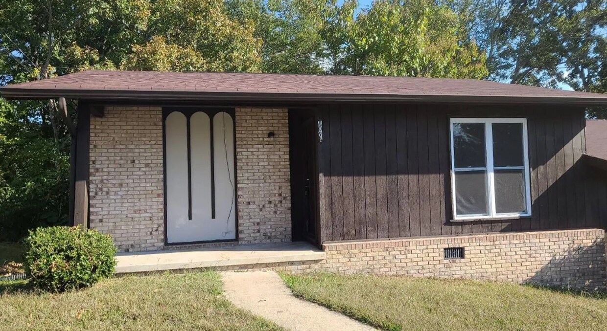 Photo - 809 Forest Dale Lane