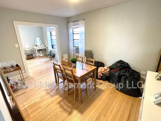 Foto del edificio - 912 W Oakdale Ave