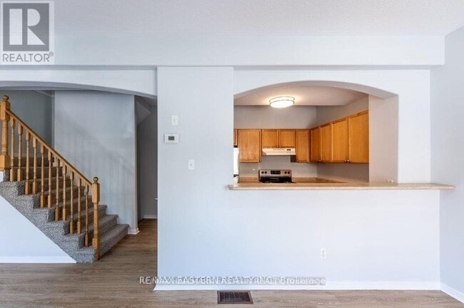 Building Photo - 246-246 Spillsbury Dr