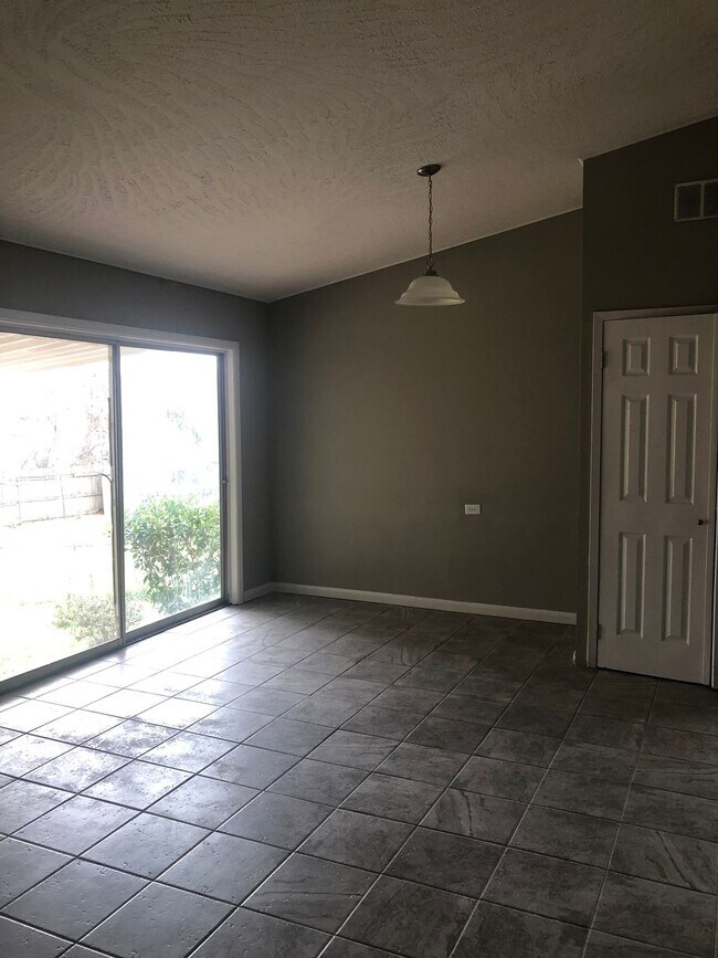 Foto del edificio - 811 Bellevue St