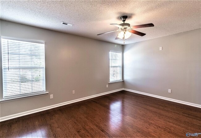 Foto del edificio - 111 NW Wittington Ln