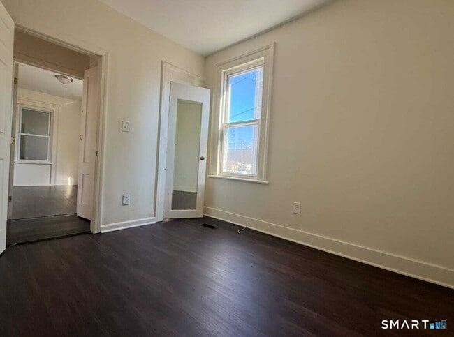 Building Photo - 26 Clarence St