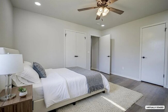 Building Photo - 1700 Strawberry Hl