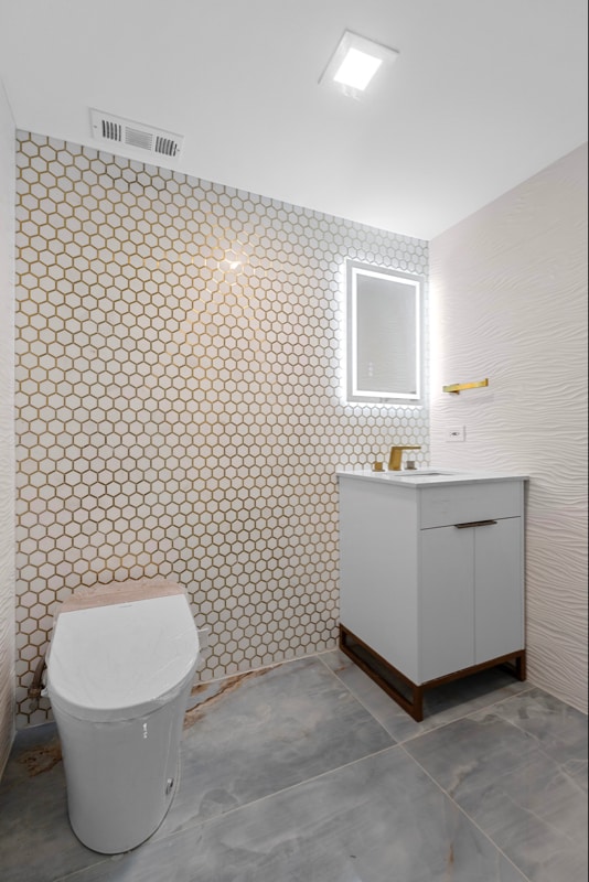 Building Photo - 711 W Gordon Terrace