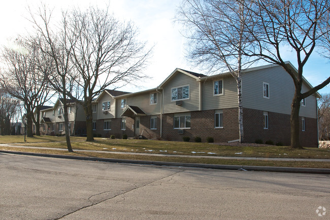 Building Photo - Tudor Oaks Apartments