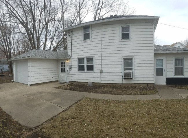 Building Photo - 106 Block St