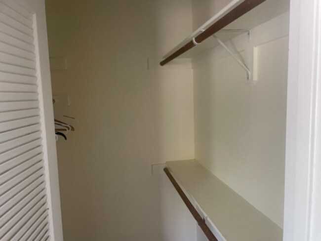 Foto del edificio - 6681 Tara Ave