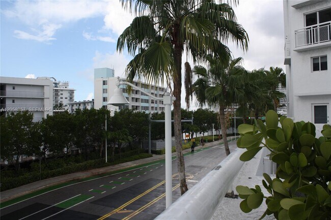 Building Photo - 1701 Sunset Harbour Dr