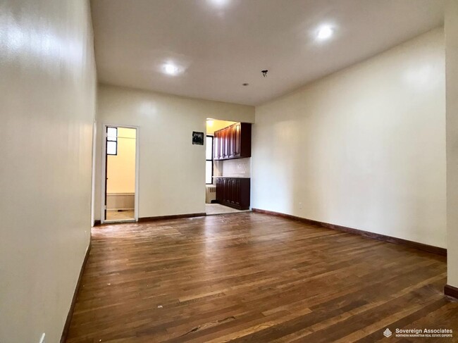 Foto del edificio - 240 W 104th St