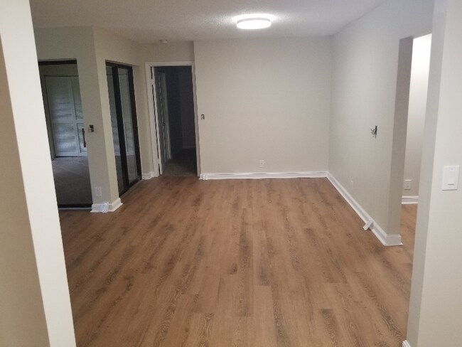Building Photo - 3901 Cocoplum Cir
