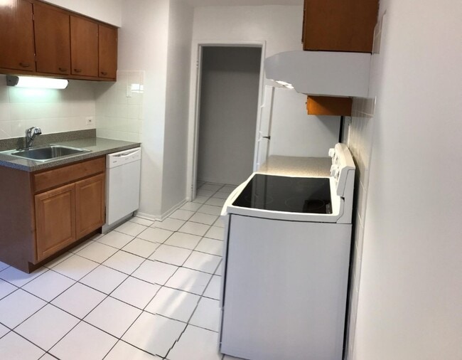 Building Photo - 2349 W Jarvis Ave