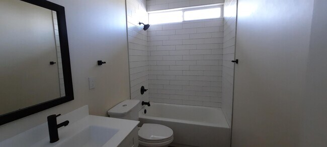Building Photo - 2238 N 14th Pl