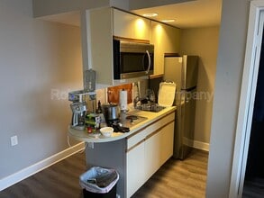 Building Photo - 60 Strawberry Hill Ave