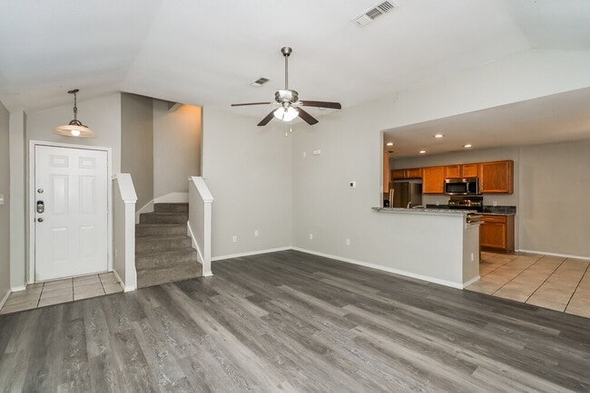 Building Photo - 809 Pace Dr