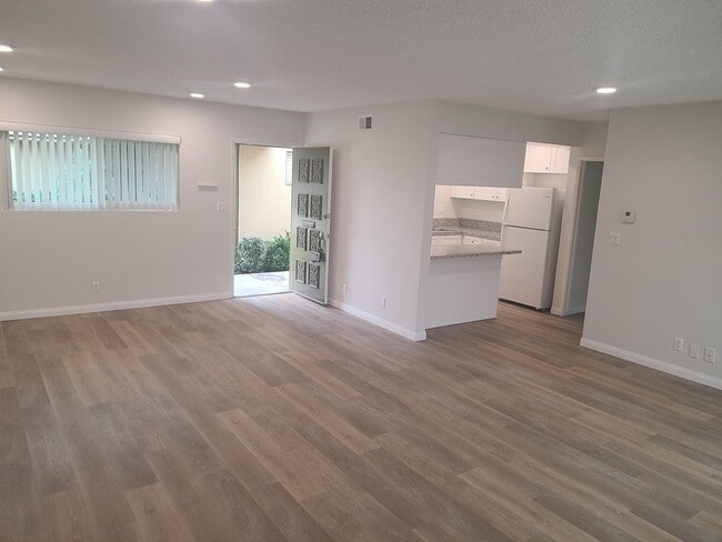 Building Photo - 440 Vista Dr