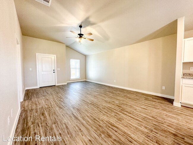 Foto del edificio - 3 br, 2 bath House - 305 E 23rd Street
