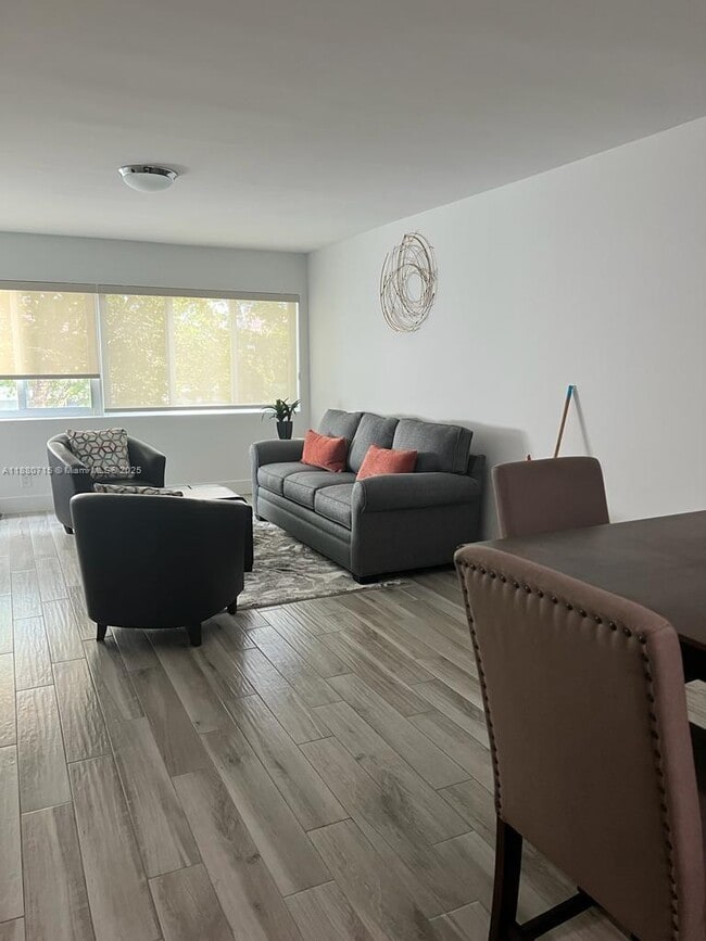 Foto del edificio - 100 Lakeview Dr