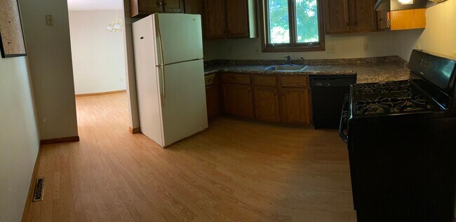 Building Photo - 48 Lund Dr