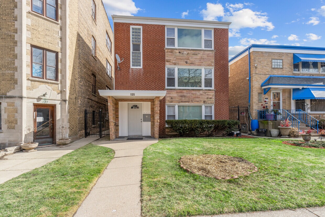 Primary Photo - 135 Custer Ave
