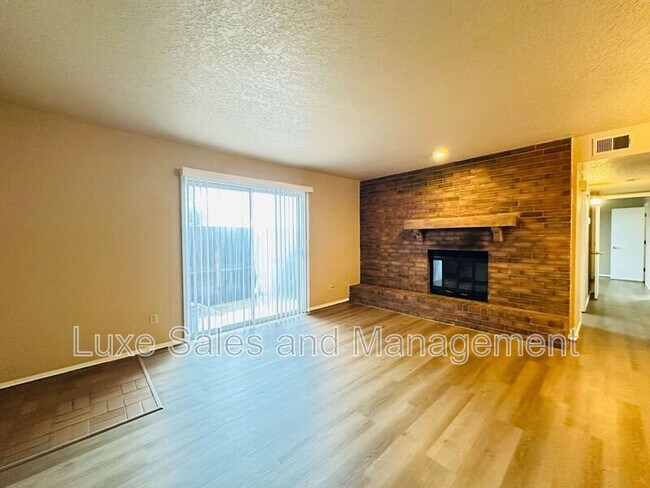 Foto del edificio - 3200 W Britton Rd