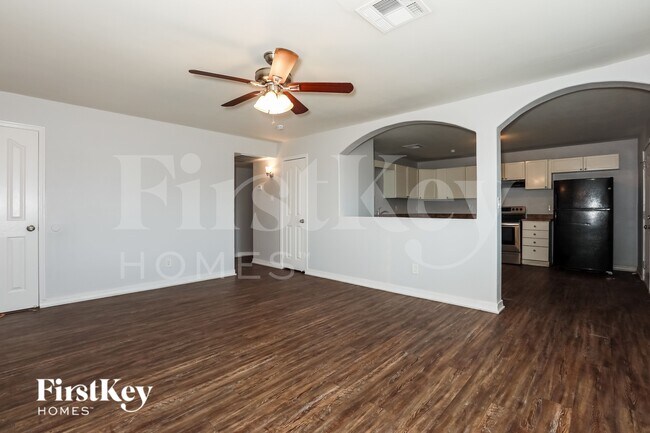 Building Photo - 4739 E Sunland Ave