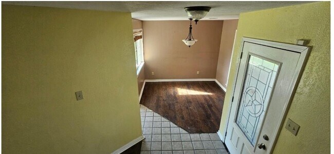 Foto del edificio - 5002 Ripple Creek Dr