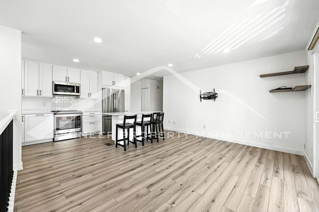 Photo - Spacious Townhouse with Washer/Dryer and C...