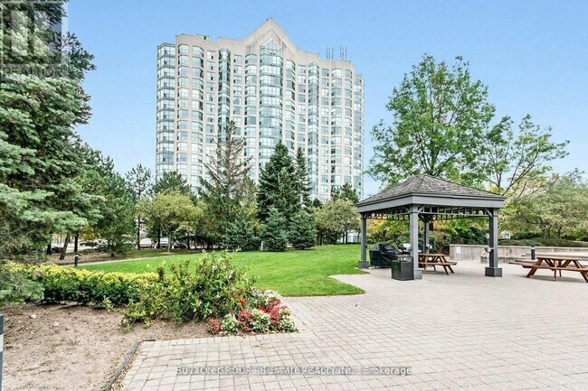Photo du bâtiment - 2177-2177 Burnhamthorpe Rd W