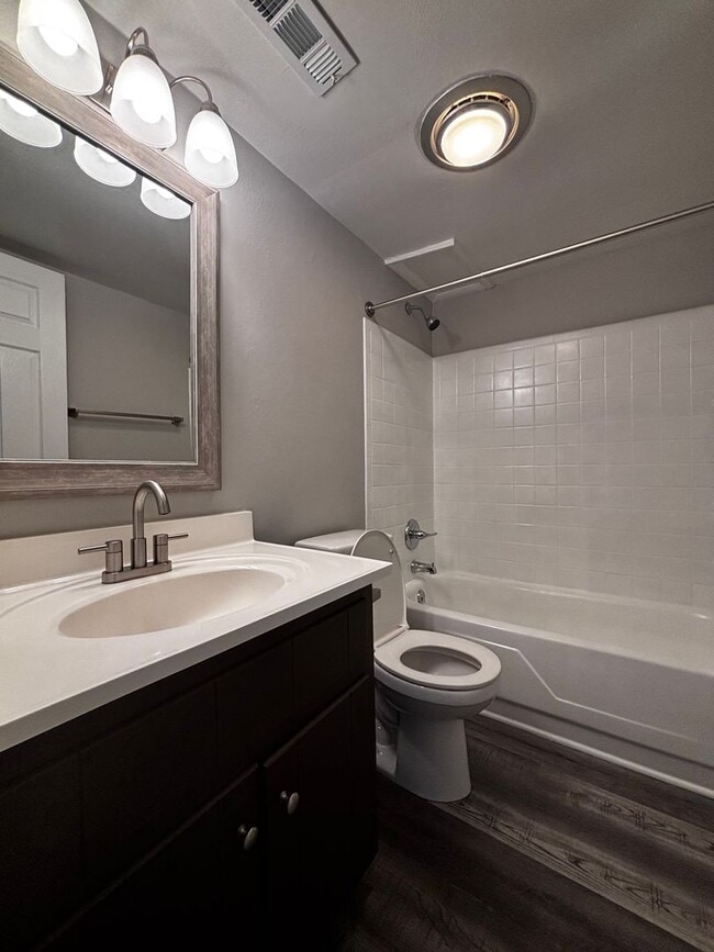 Updated 1 bed Apartment in Quiet Kettering Neighborhood - Schedule a tour now! - Updated 1 bed Apartment in Quiet Kettering Neighborhood - Schedule a tour now!