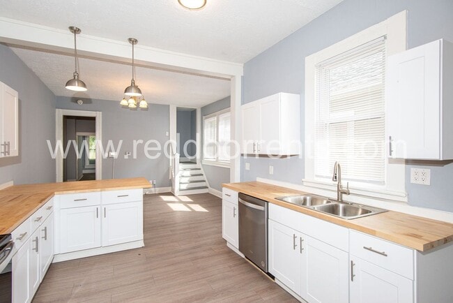 Building Photo - Your new dream home nestled in the heart o...