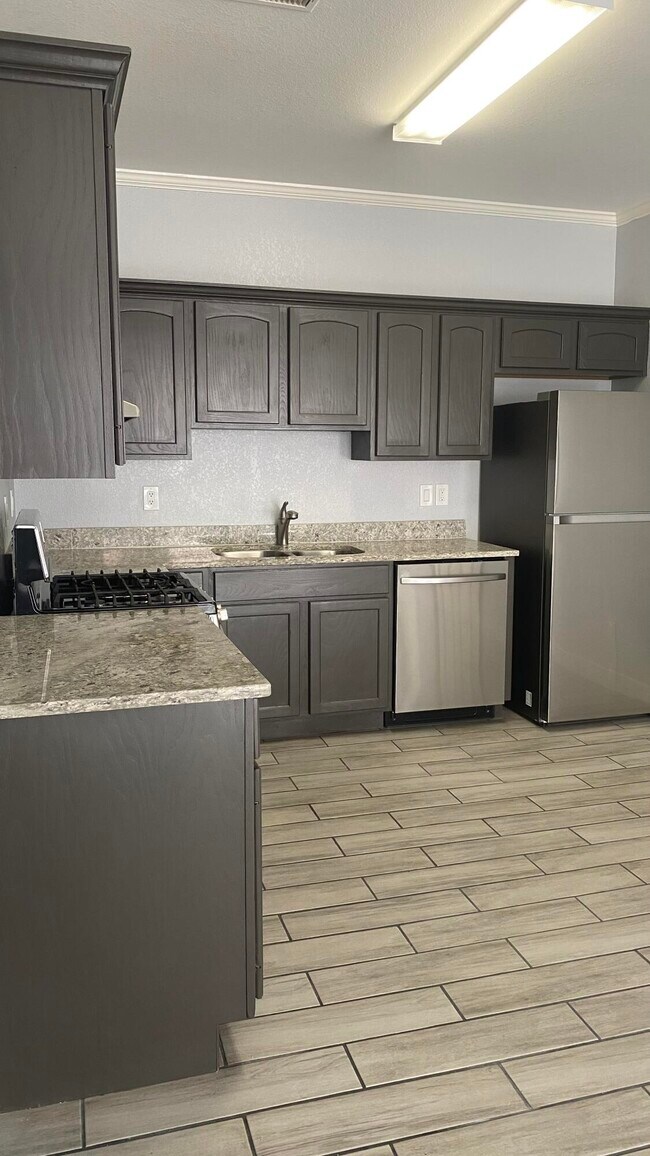 Building Photo - 12113 Hunter Hill Way