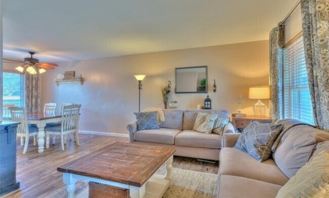 Building Photo - 7805 Lindsey Dr