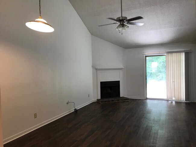 Foto del edificio - Single Story Duplex