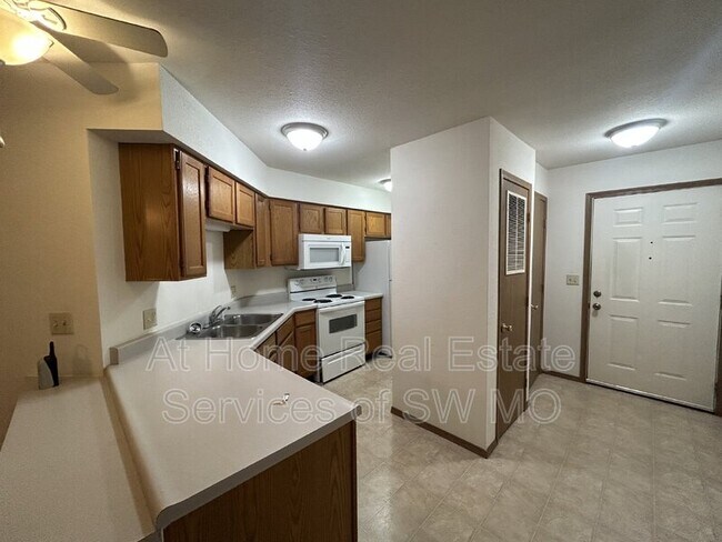Building Photo - 871 N 22nd St