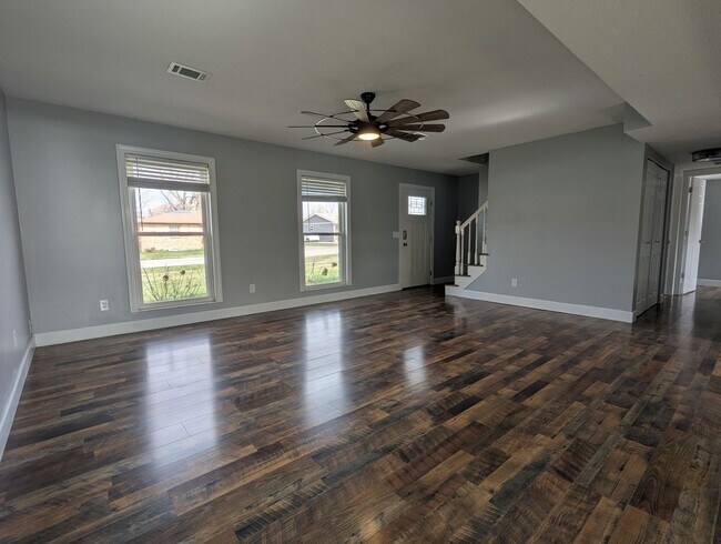Building Photo - 4 Bedroom Home In Radcliff!