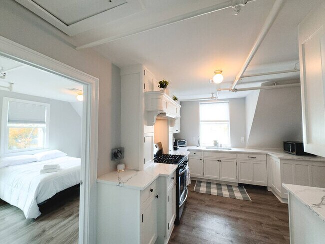 Foto del edificio - Water Access 5-Bed 2-Bath Retreat