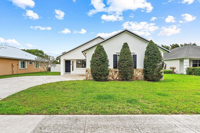 Building Photo - 125 Raintree Trail